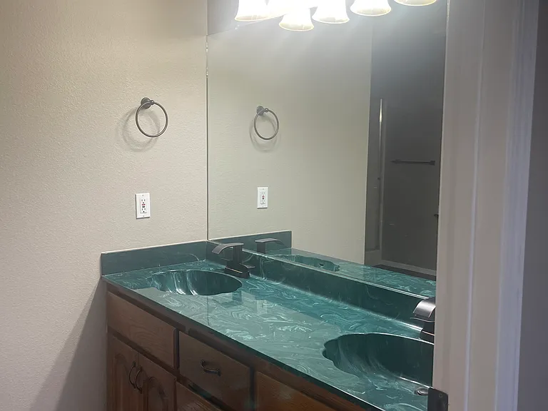 220 Ravenwood Blvd — Photo 15
