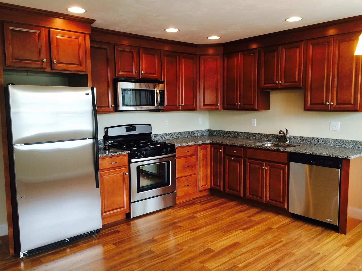 2 bed, 2.0 bath, 1440 sqft, $3,000 — Photo 3