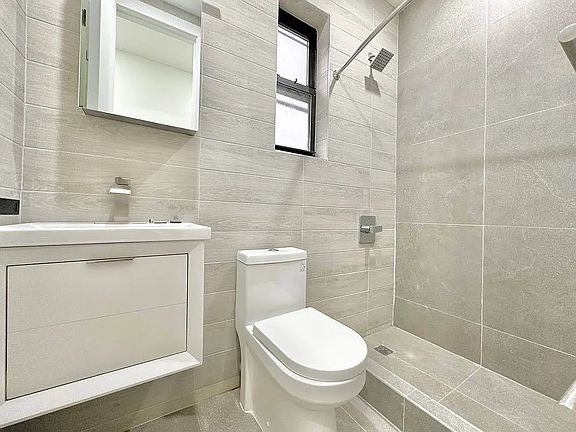 4th image of 860 Hart St APT 3L