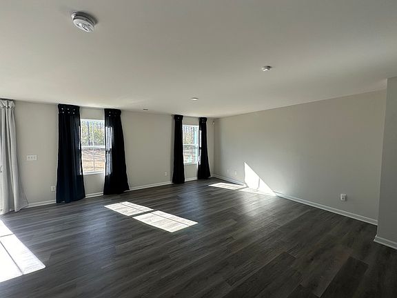 5th image of 80 Hunting Wood Dr