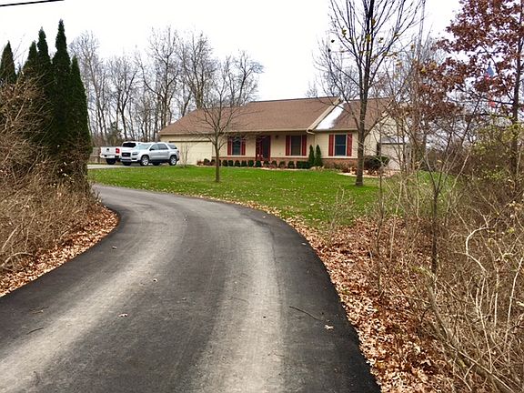 Private entrance/driveway