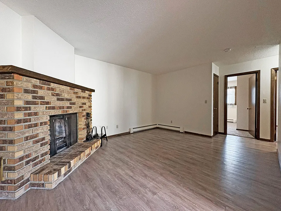 Condo Style 2 bedroom Apartment in SE Minot