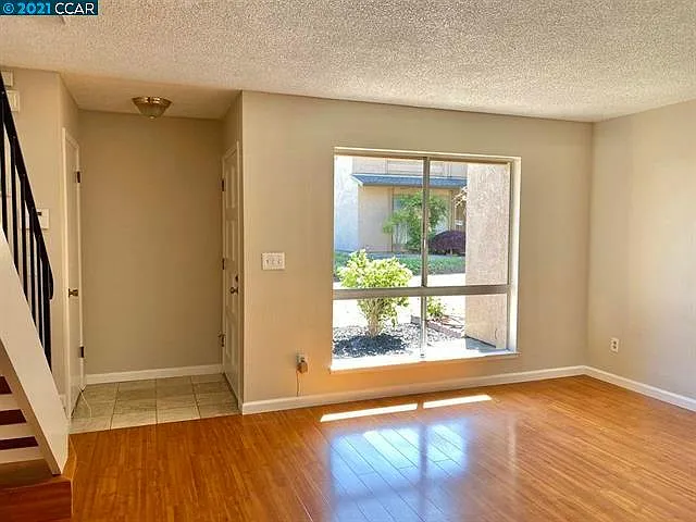 2 bed, 1.5 bath, 1018 sqft, $2,895 — Photo 3