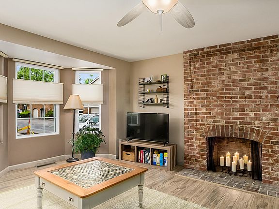 3rd image of 5094 Sansom Ct