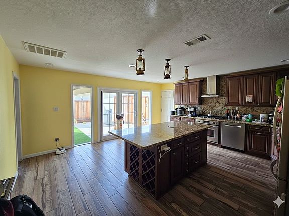 4th image of 824 W Campbell Ave