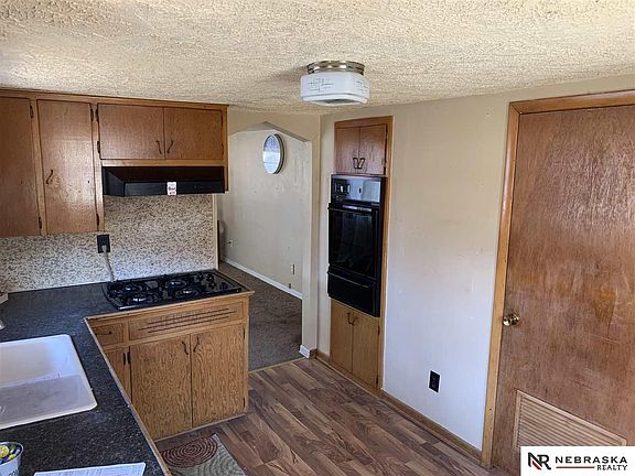 4th image of 211 N 15th St