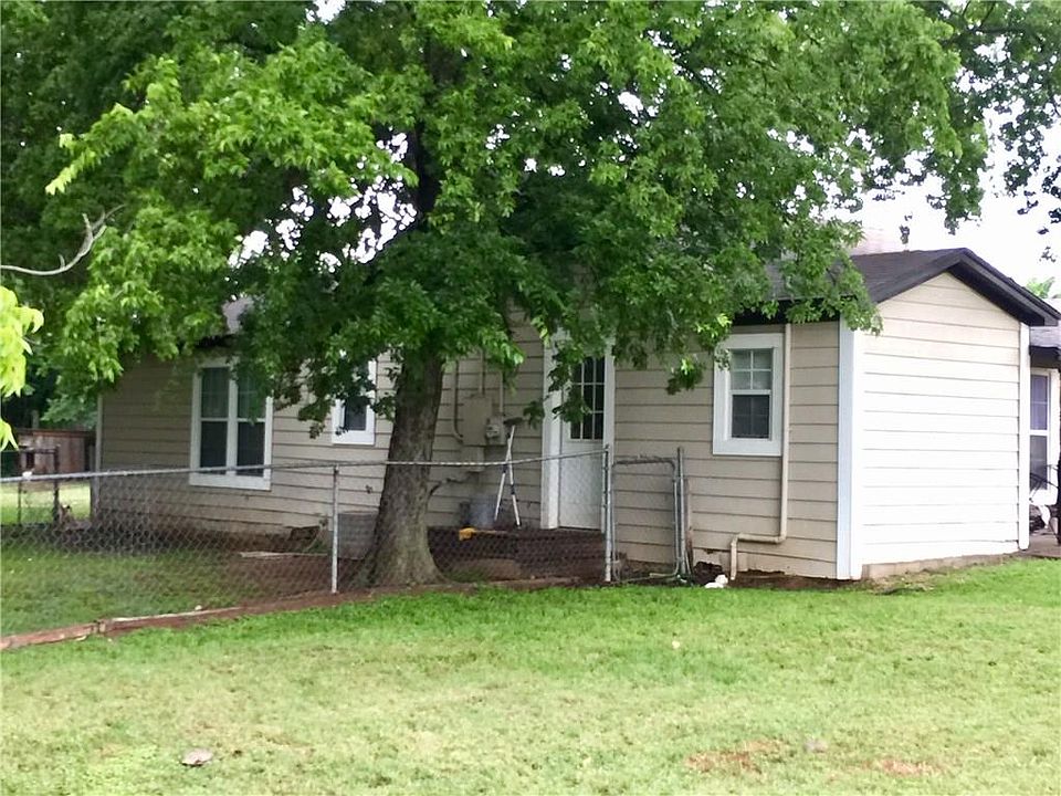 2nd image of 529 N Main St