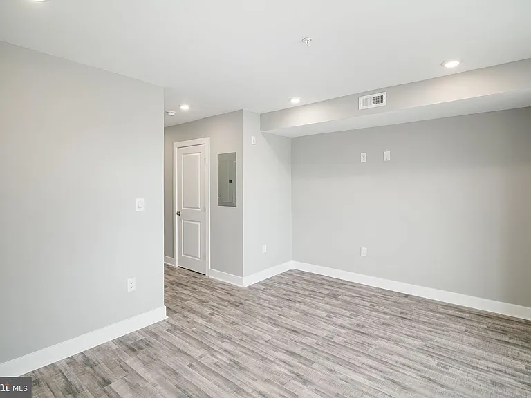 1443 N 8th St #5 — Photo 7