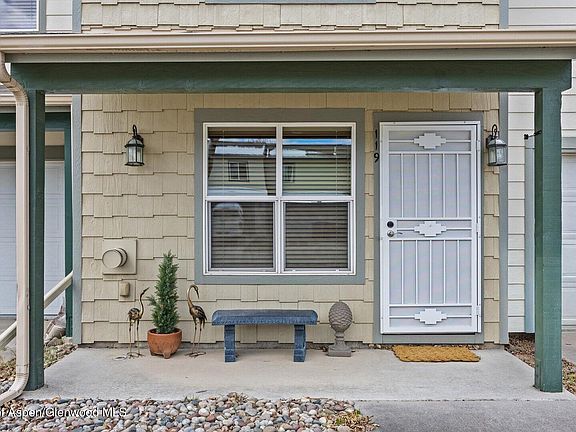 4th image of 119 W 26th St