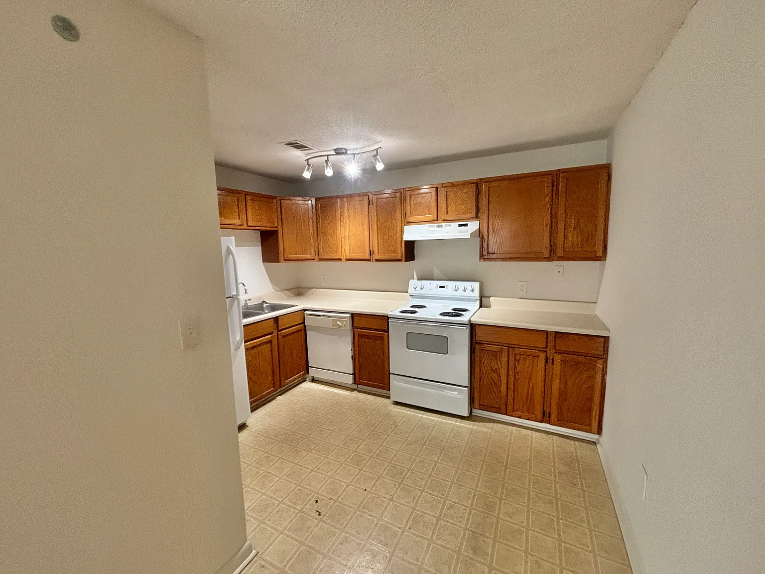 1 bed, 800 sqft, $1,100 — Photo 1