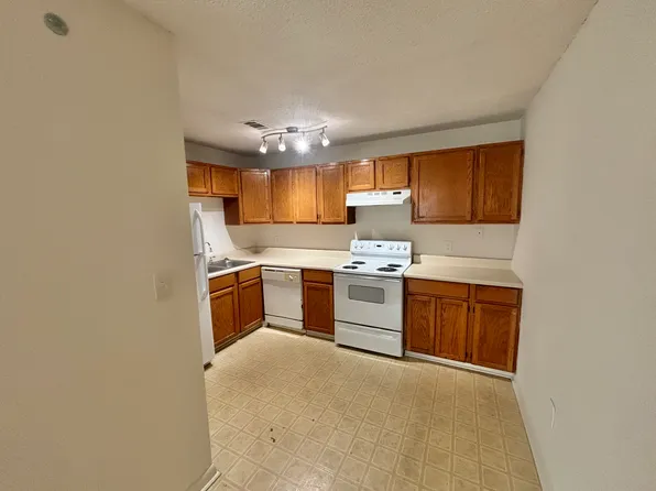 99 3rd St #8, Pensacola, FL 32507