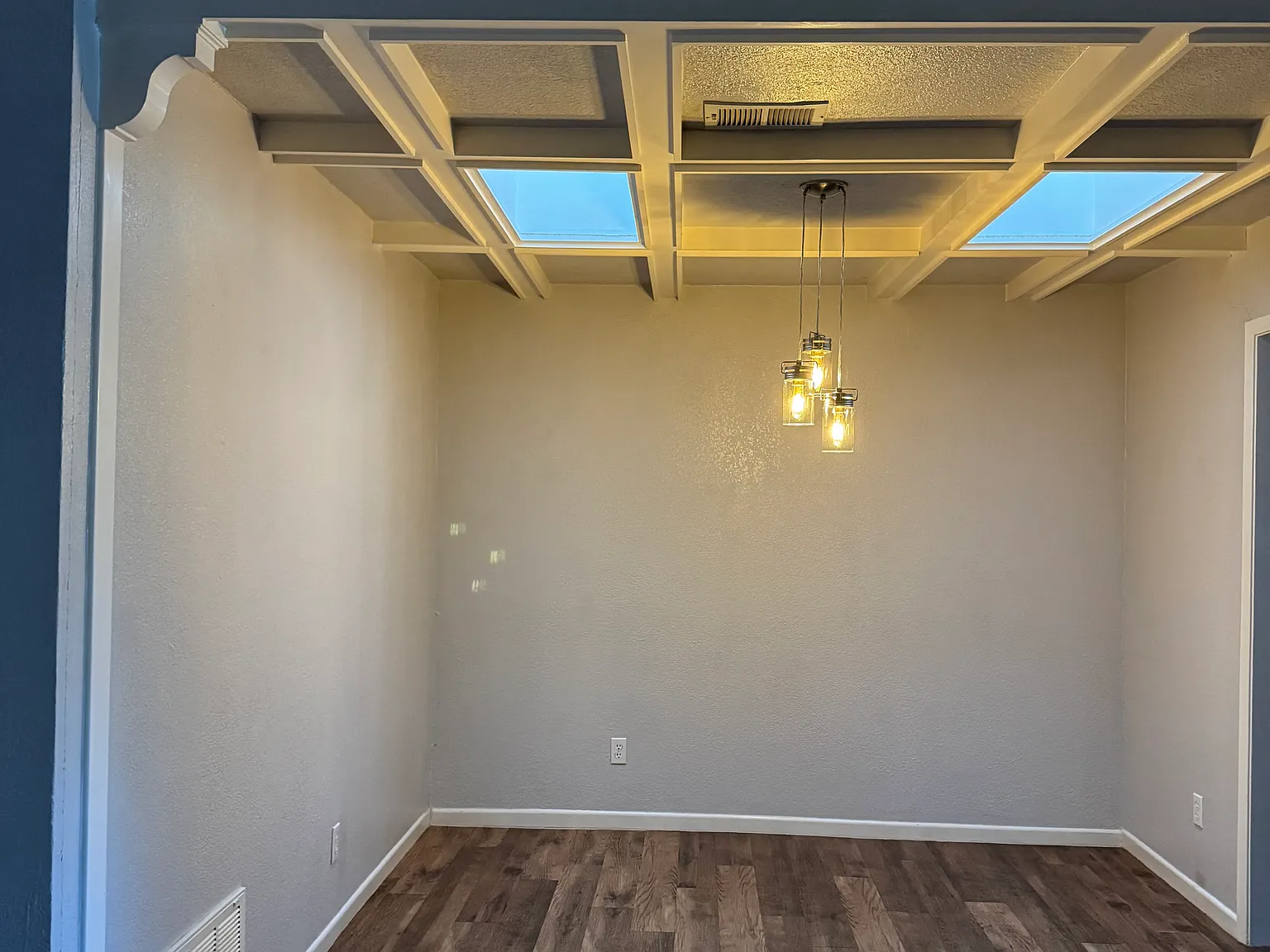 3 bed, 1600 sqft, $3,000 — Photo 4