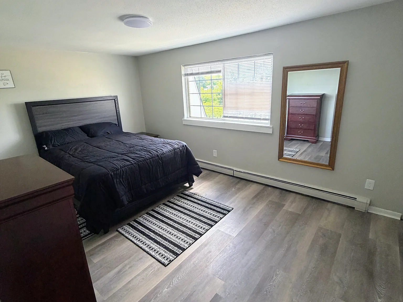 3 bed, 1.5 bath, 1102 sqft, $3,200 — Photo 3