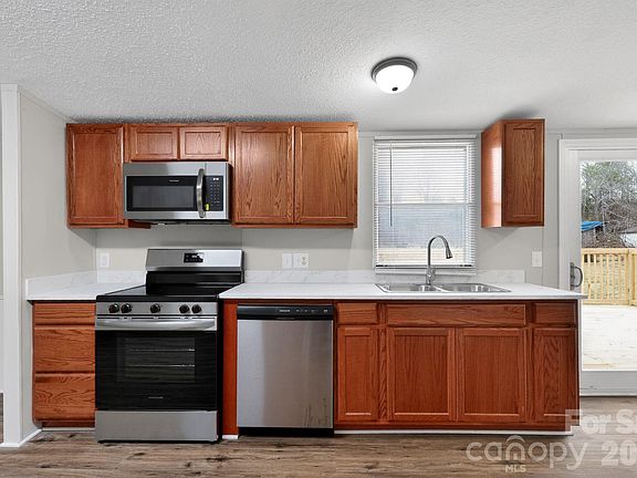 5th image of 5944 Lewis Rd