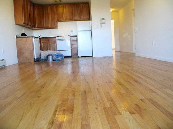 3rd image of 2804 31st St APT 5A