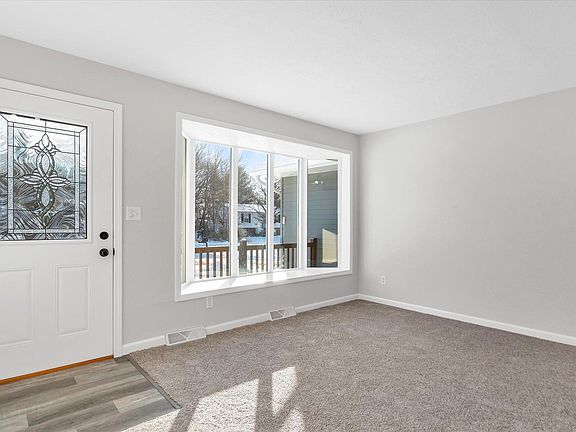 5th image of 54343 Faye Dr
