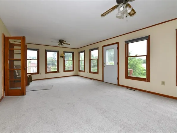 9604 E 32nd St S, Independence, MO 64052