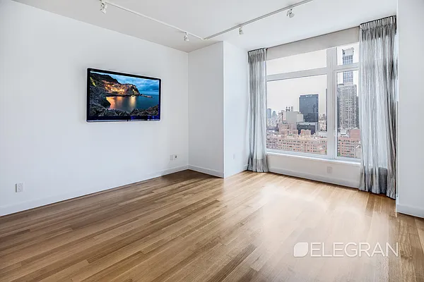 Sold by (Legacy) Elegran | media 5