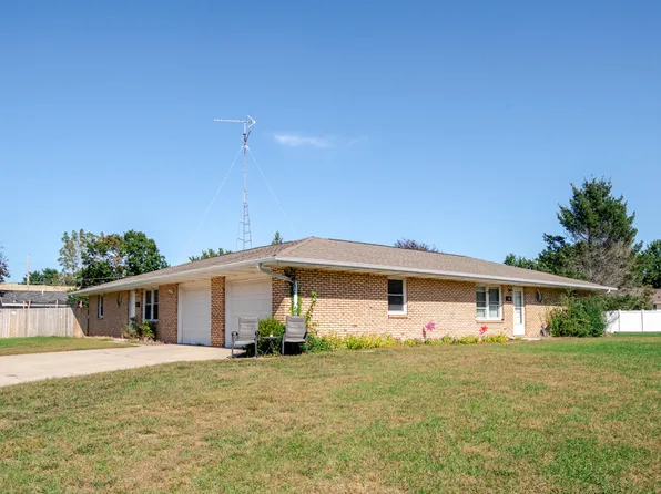 2193 Carol Ln, Stevensville, MI 49127