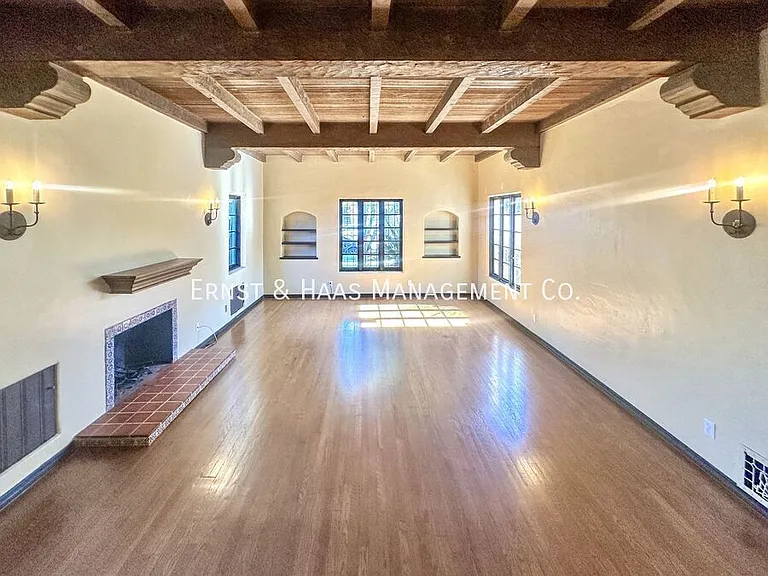 601 Termino Ave — Photo 3