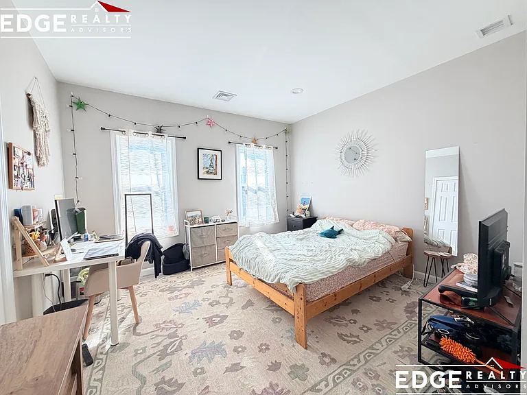 66 Quint Ave #2A — Photo 7