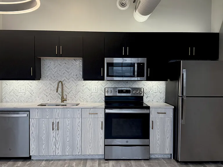 221 S Ludlow St #403 — Photo 1