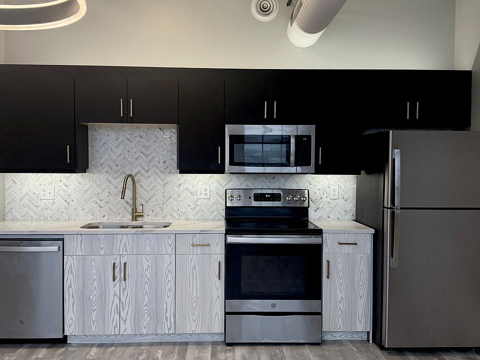 1st image of 221 S Ludlow St #403