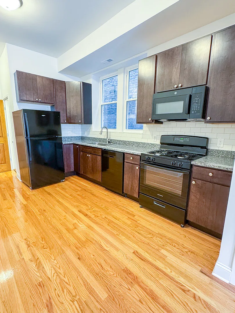 1 bed, 660 sqft, $2,400 — Photo 3