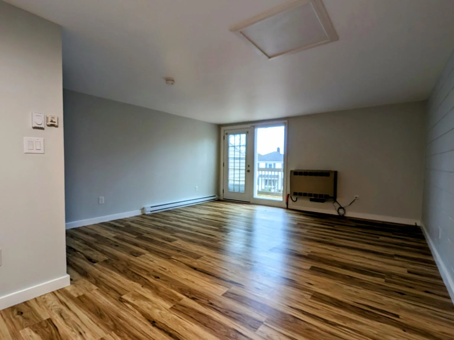 2 bed, 872 sqft, $2,200 — Photo 4