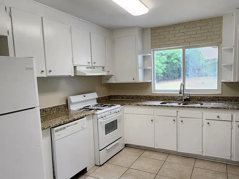606 Chaseville St — Photo 6