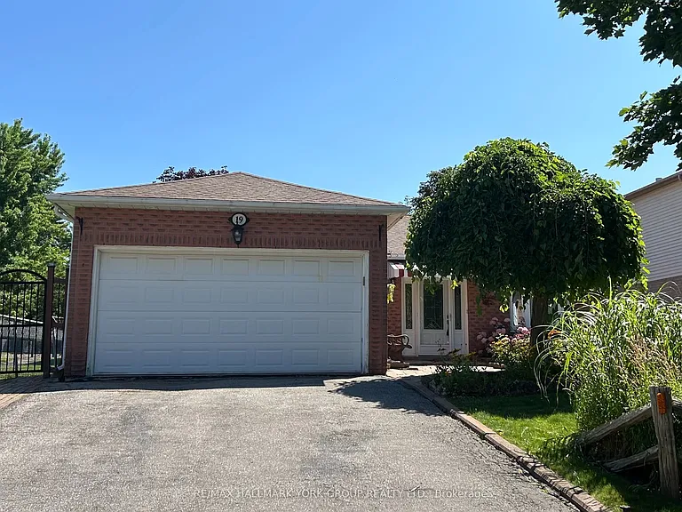 19 Stonehill Blvd — Photo 1
