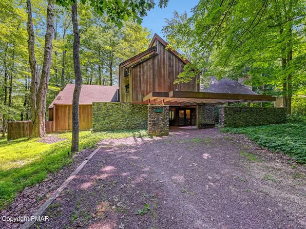 111 Towanda Trl, Pocono Lake, PA 18347