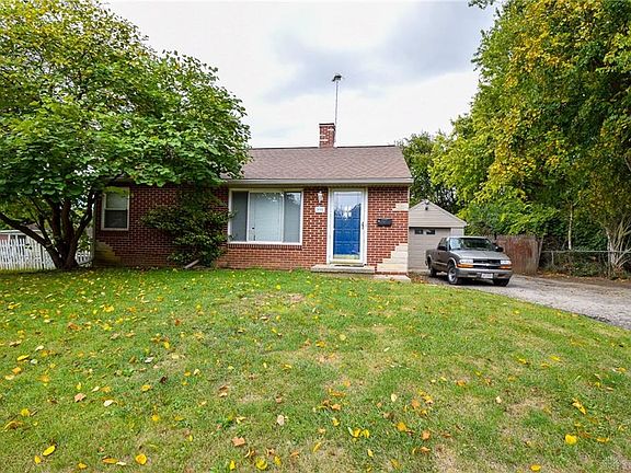 3rd image of 990 Catherine St