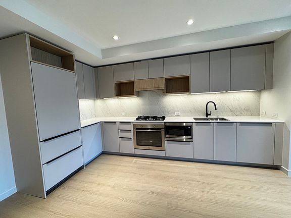 3rd image of 2015 Saint Johns St #305