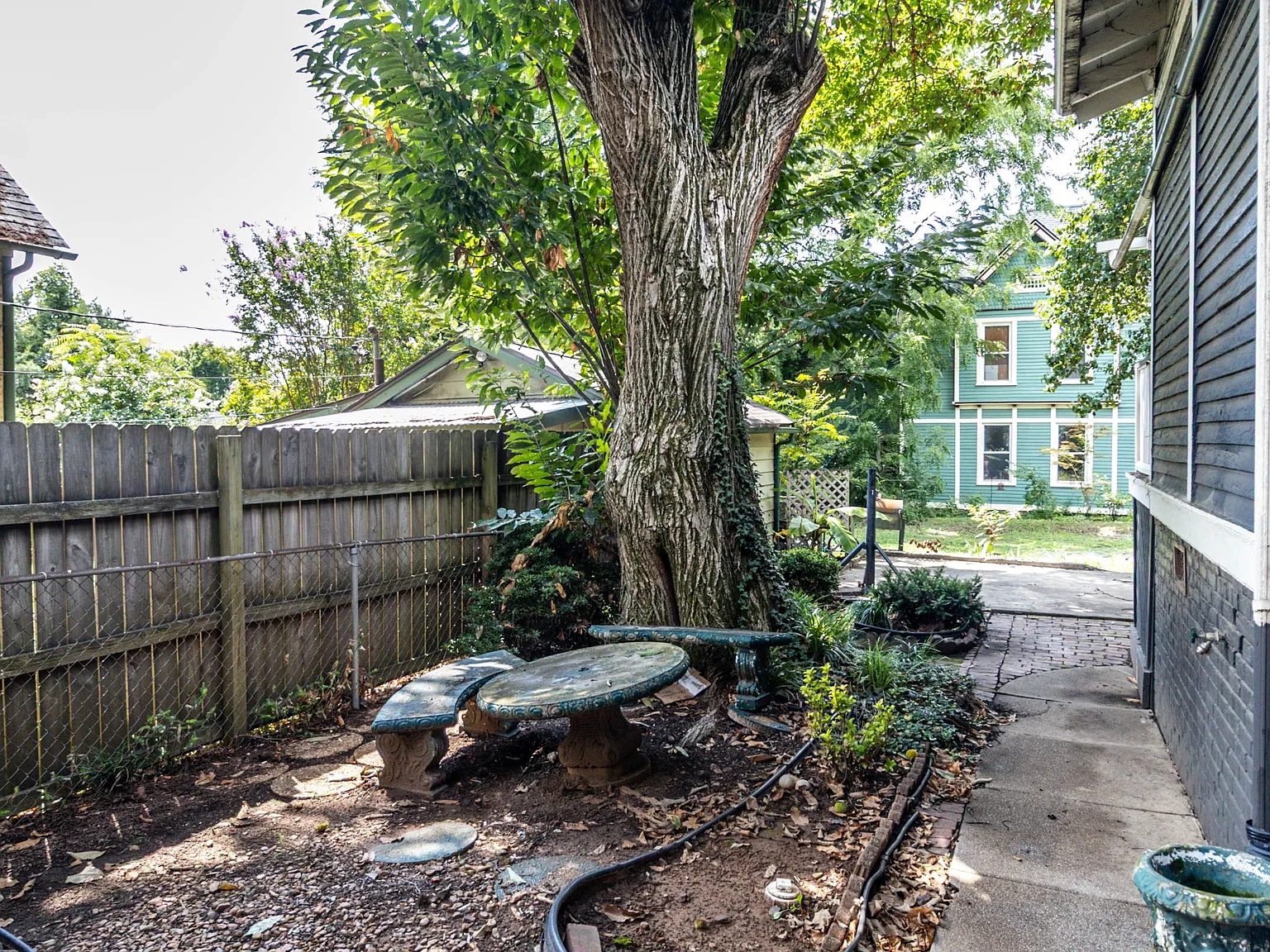 Caswell Ave - 602 @@ - 4 — Photo 4