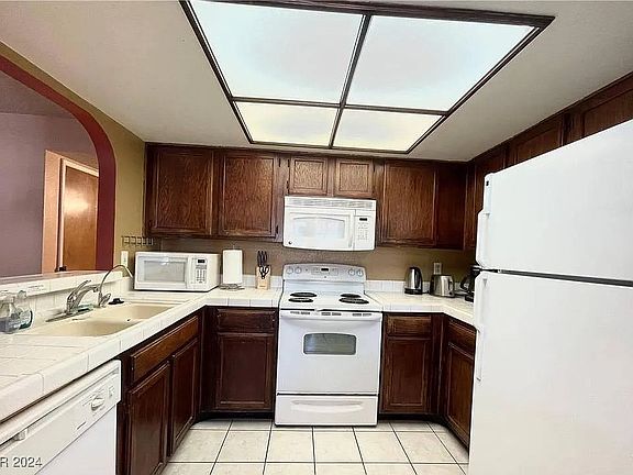 5th image of 6141 W Oakey Blvd APT A