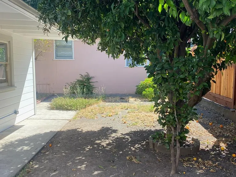 18048 Comstock Ave — Photo 9