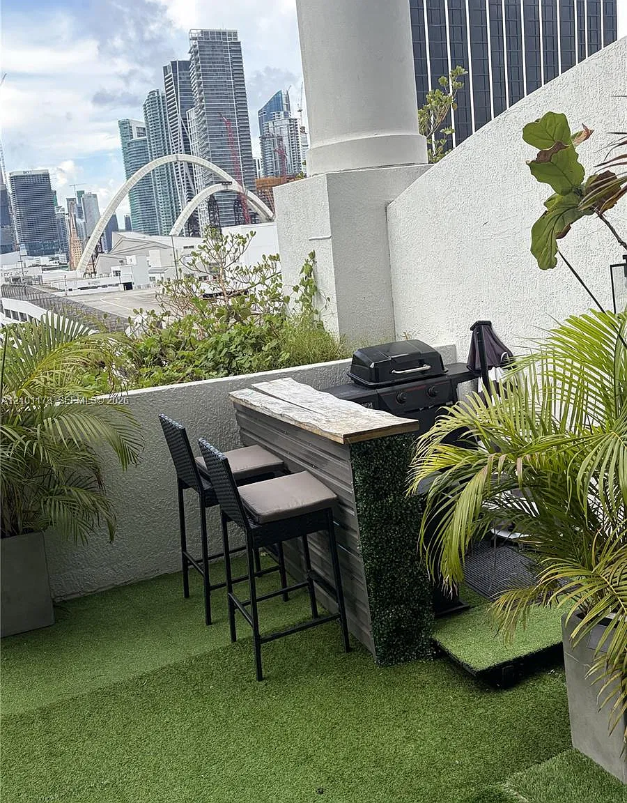 Opera Tower Condo — Photo 3