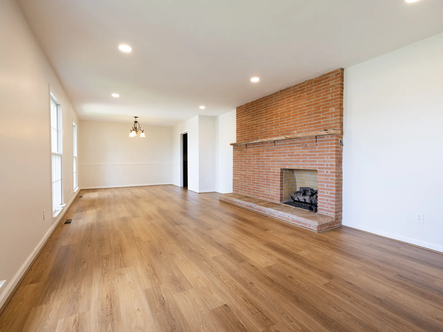 4 bed, 2307 sqft, $2,250 — Photo 3