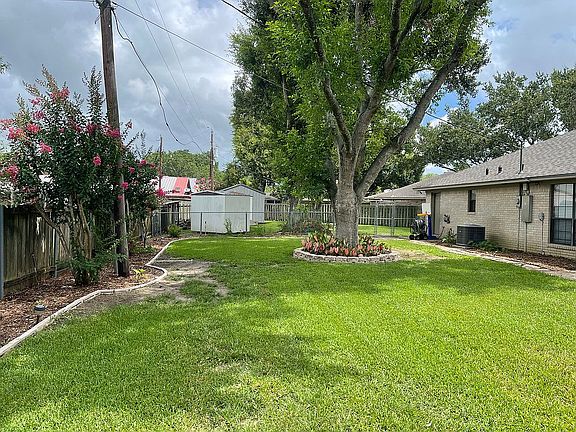 2nd image of 2911 Hutchins Ln