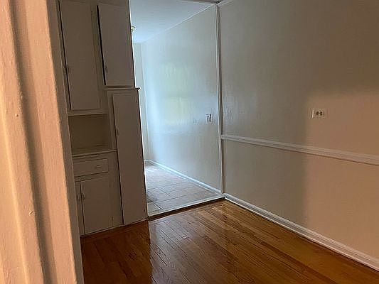 3rd image of 235 Seaman Ave APT 3C
