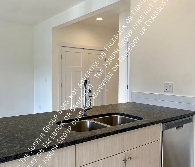 2285 Brome St #C — Photo 7