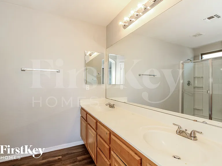 6724 S 49th Dr — Photo 6
