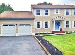 78 Henderson Rd, Kendall Park, NJ 08824