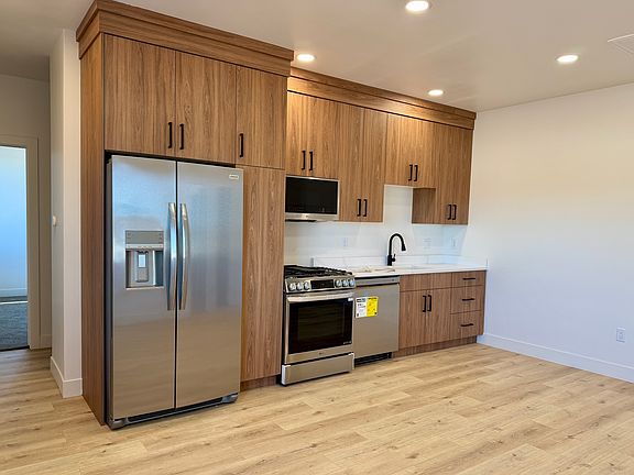 3rd image of 2717 S Howard Ln