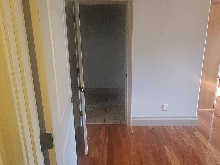 327 E Birch St — Photo 2