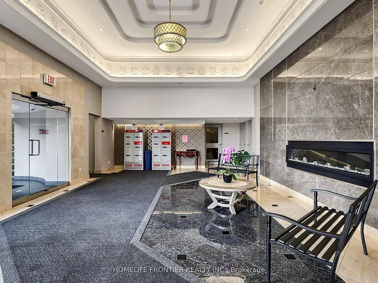 9017 Leslie St #LPH117 — Photo 11