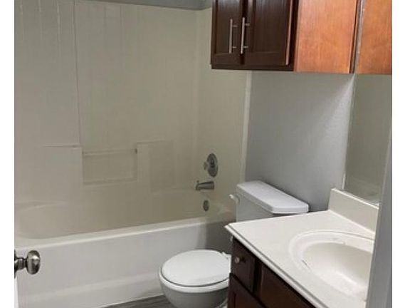 4th image of 510 Nelson Ln