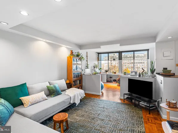 604 S Washington Sq APT 1106, Philadelphia, PA 19106