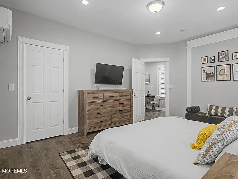 148 Heck Ave — Photo 13